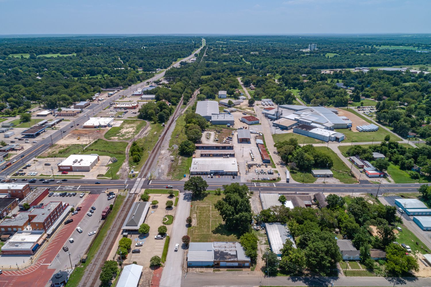 303 S Johnson St, Mineola, TX 75773